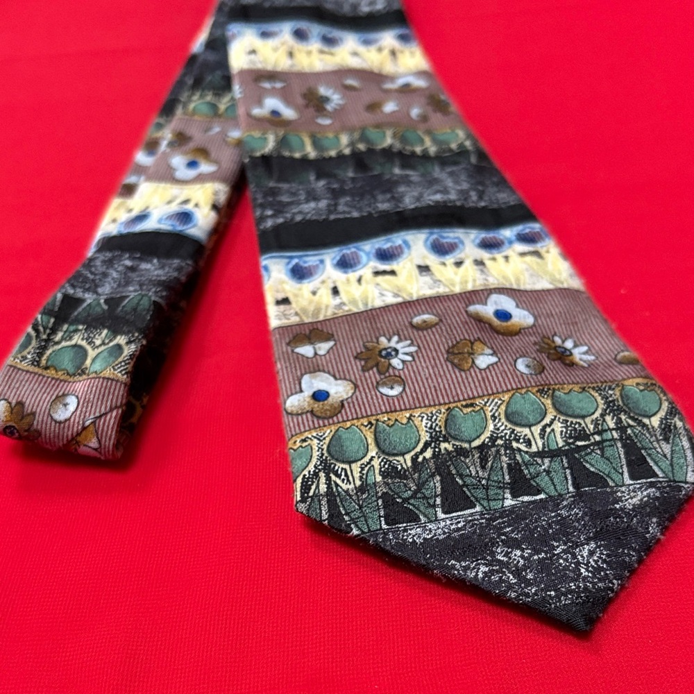 Crescent Bay vintage tie.